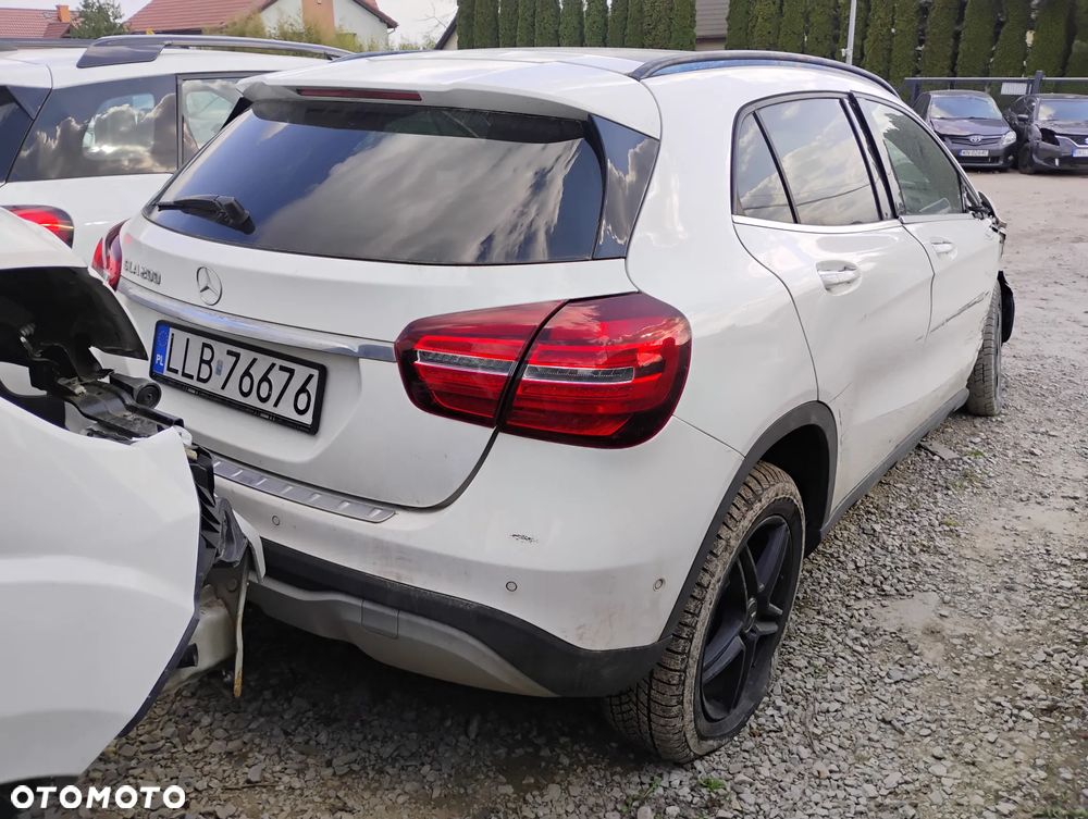 Mercedes-Benz GLA - 3