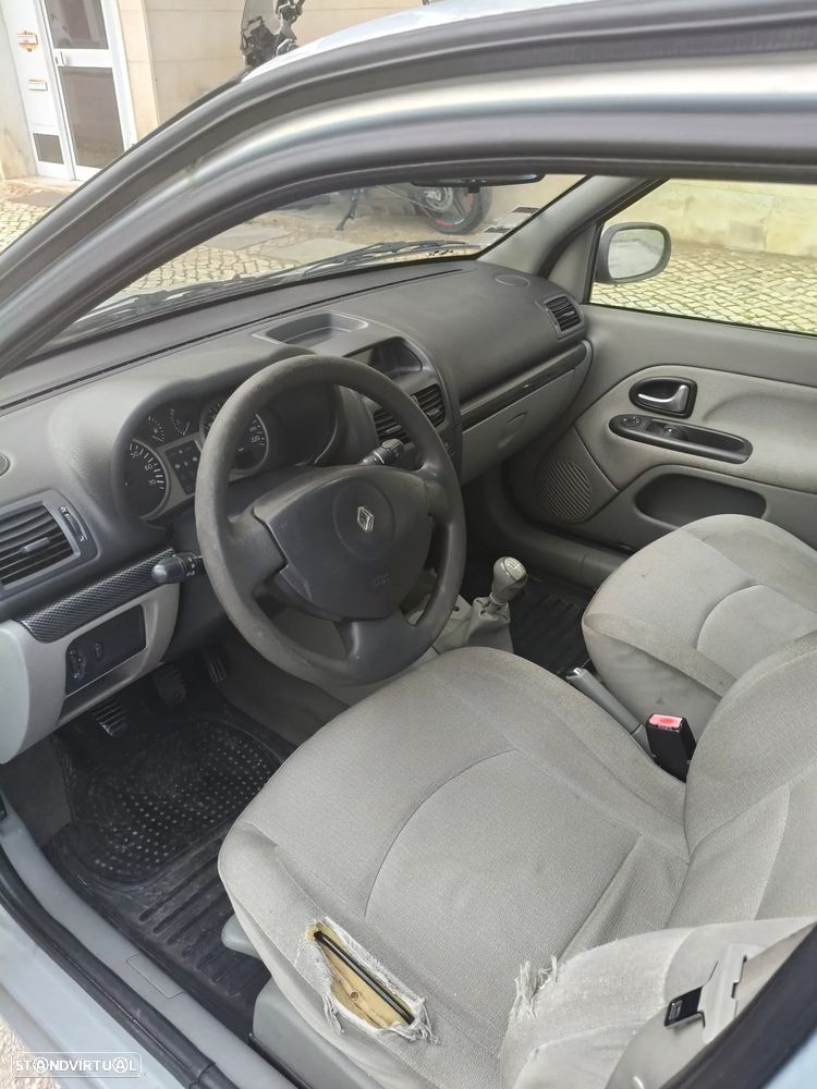 Renault Clio 1.2 16V Privilège - 4