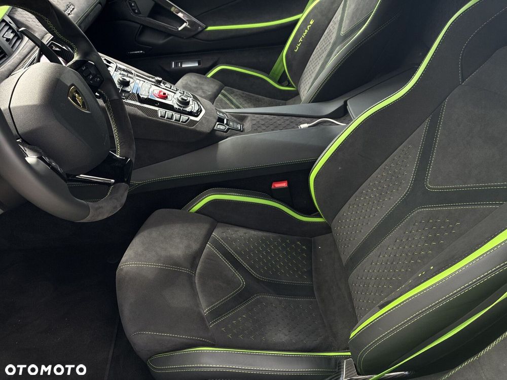 Lamborghini Aventador - 8