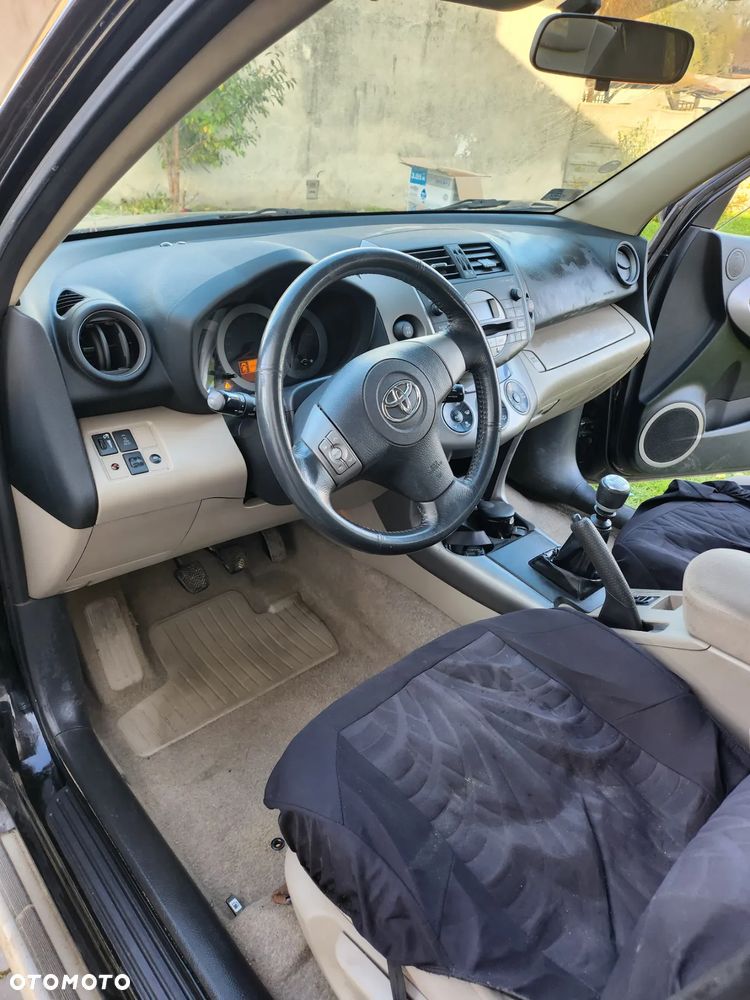 Toyota RAV4 - 8