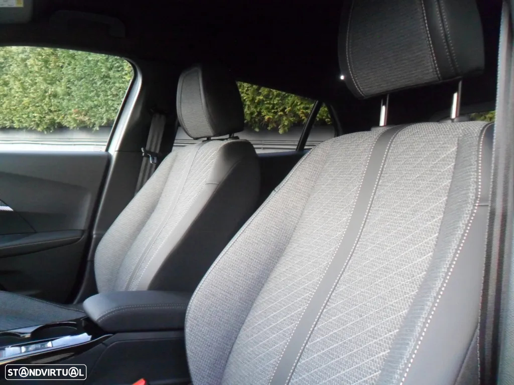 Peugeot 2008 1.2 PureTech Allure Pack - 11