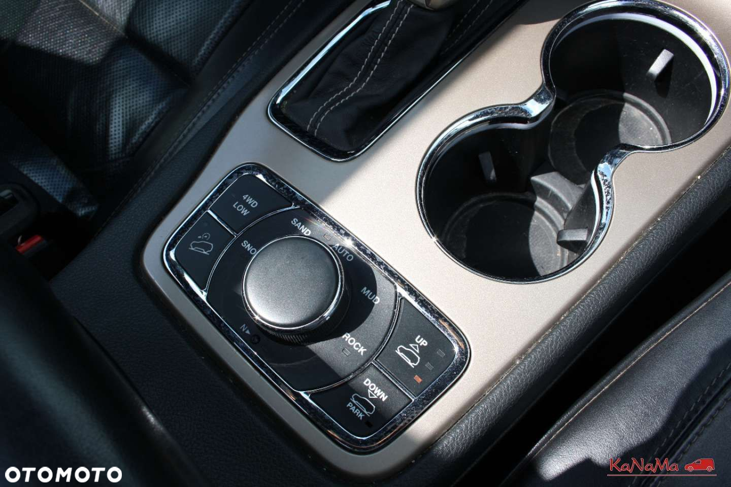 Jeep Grand Cherokee - 24