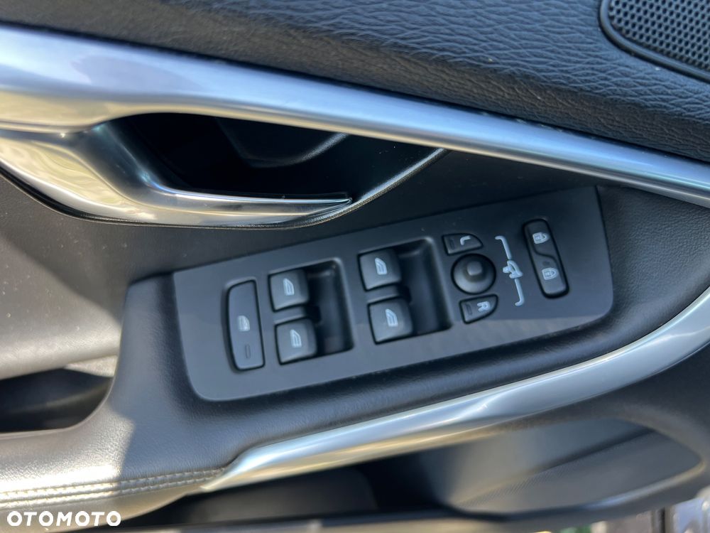Volvo V40 D3 R-Design - 29