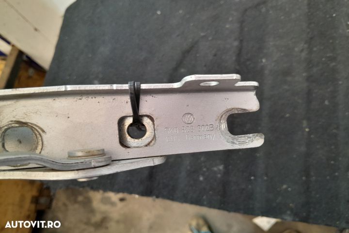 Balama capota motor dreapta HATCHBACK 5K0823302B HATCHBACK 5K0823302B - 4