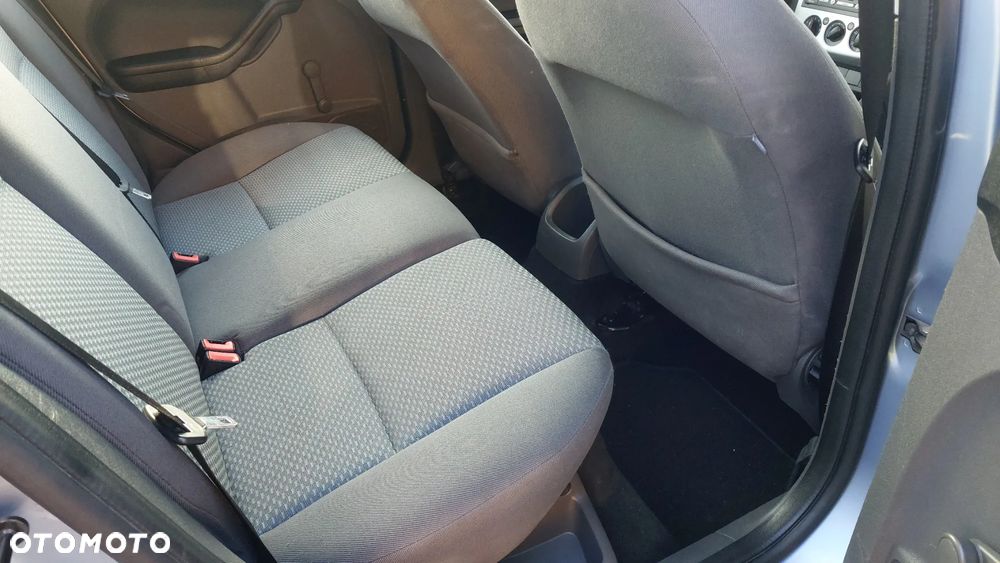 Ford Focus 1.6 Ambiente - 24