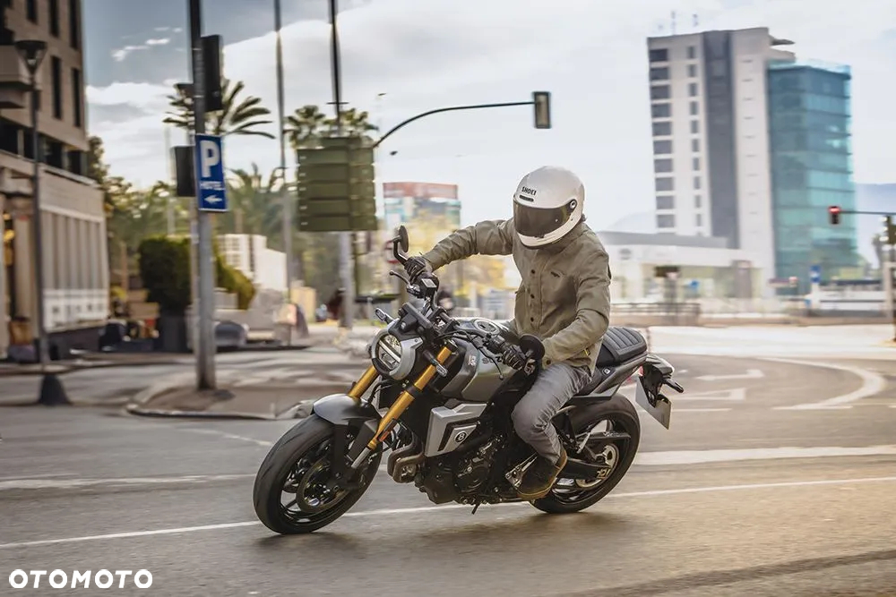 Suzuki GSX - 7