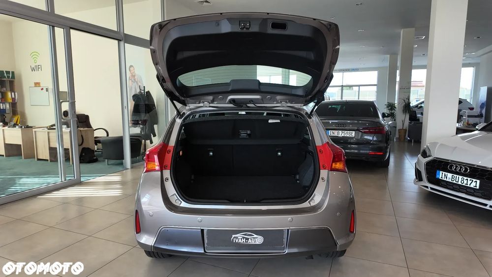 Toyota Auris 1.8 HSD Prestige - 40