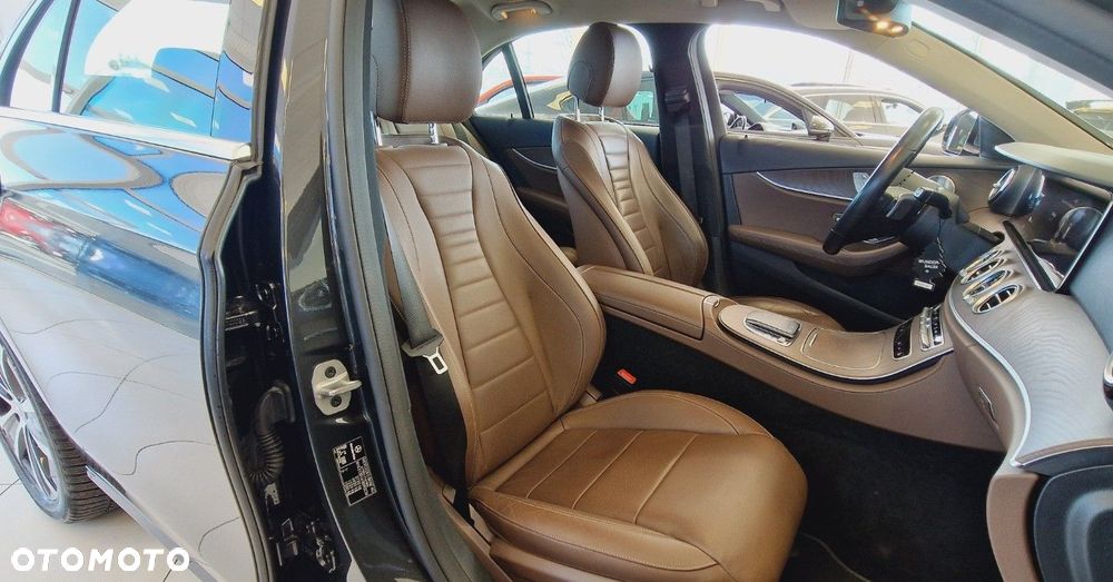 Mercedes-Benz Klasa E - 24