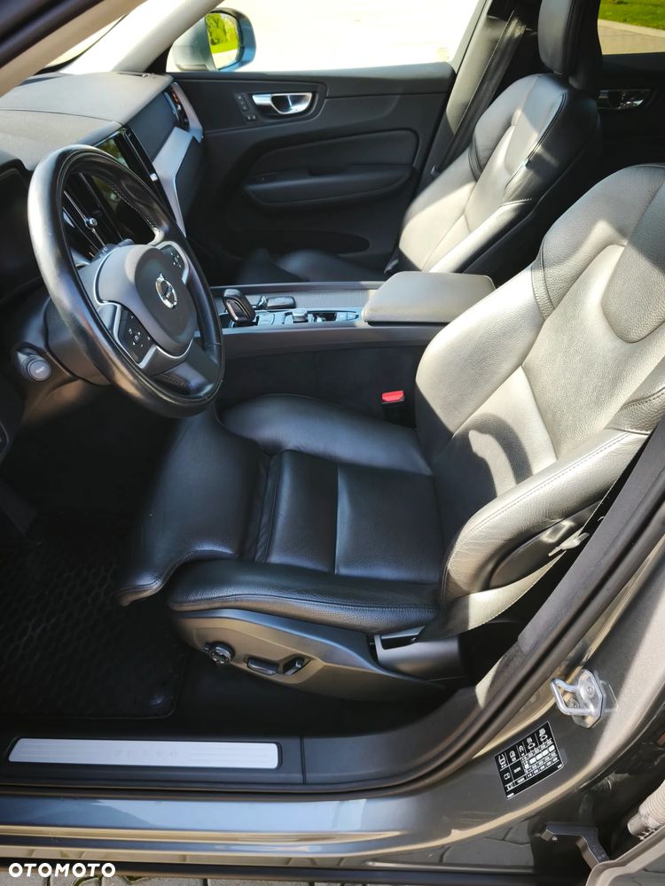 Volvo XC 60 B4 D Plus Bright - 19
