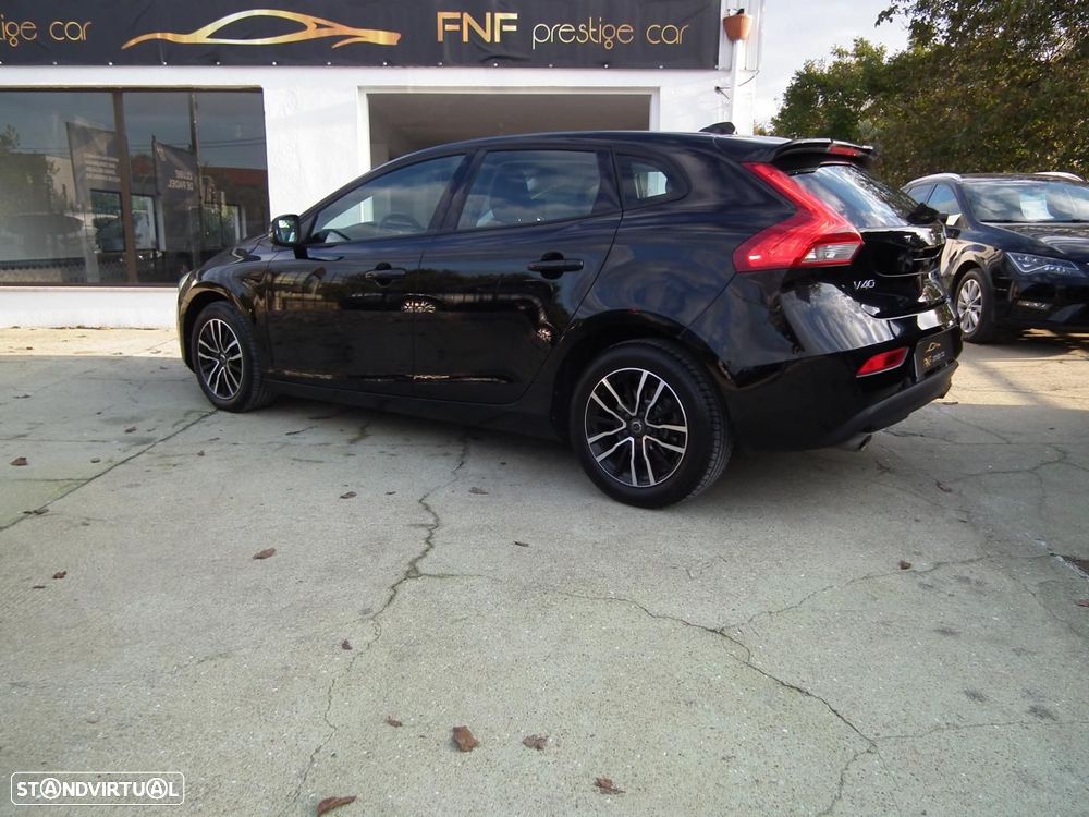 Volvo V40 2.0 D3 Momentum - 8