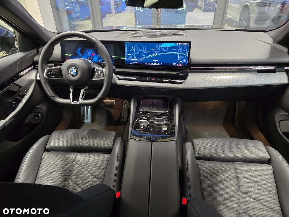 BMW Seria 5 520d xDrive - 13