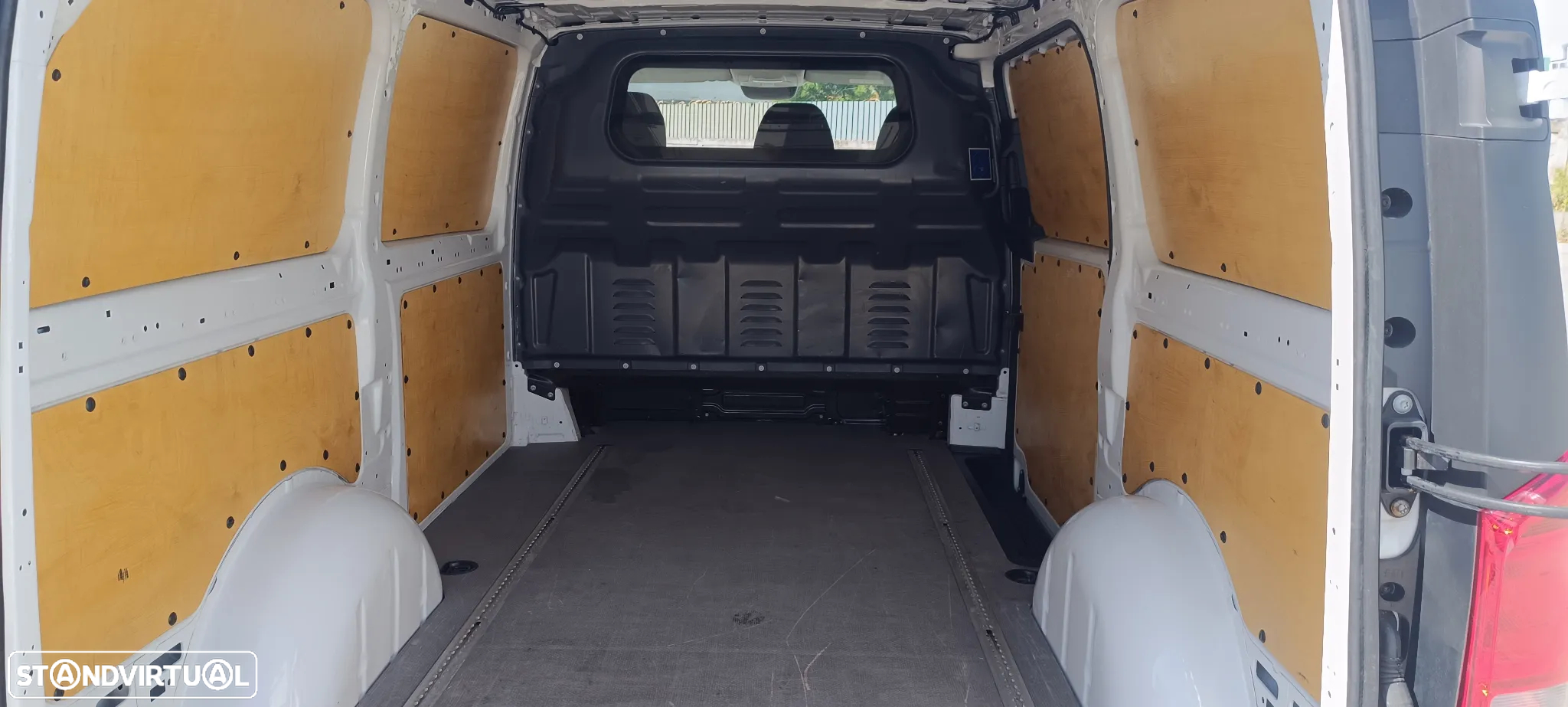 Mercedes-Benz Vito 116 CDi Automática - 13