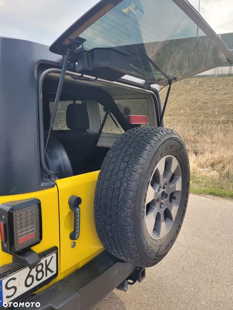 Jeep Wrangler Unlimited 3.8 Sahara - 16