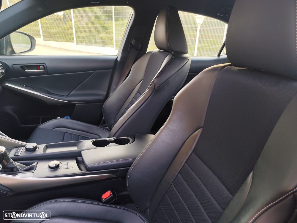 Lexus IS 300H F Sport - 12