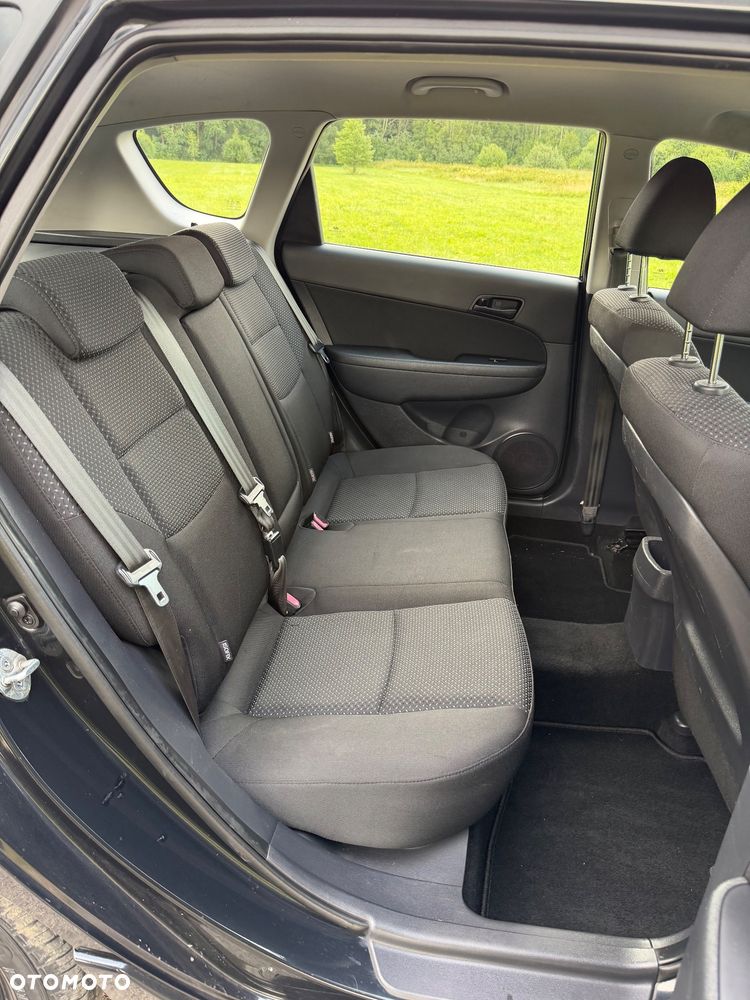 Hyundai i30 i30cw 1.6 CRDi FIFA WM Edition - 13