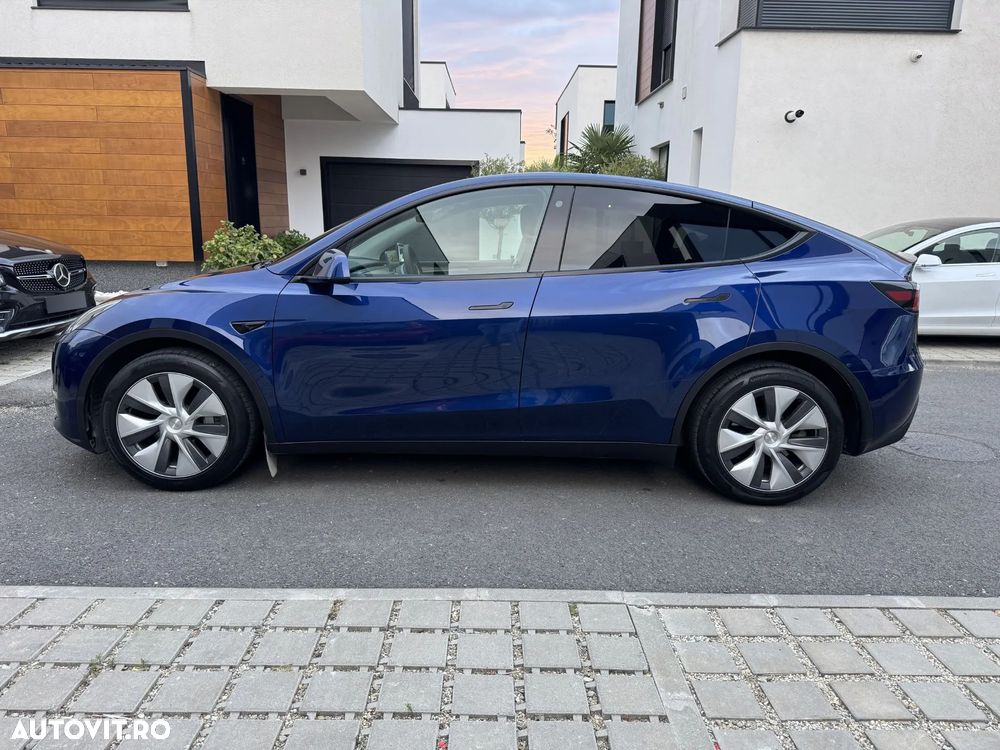 Tesla Model Y 2023 photo 2