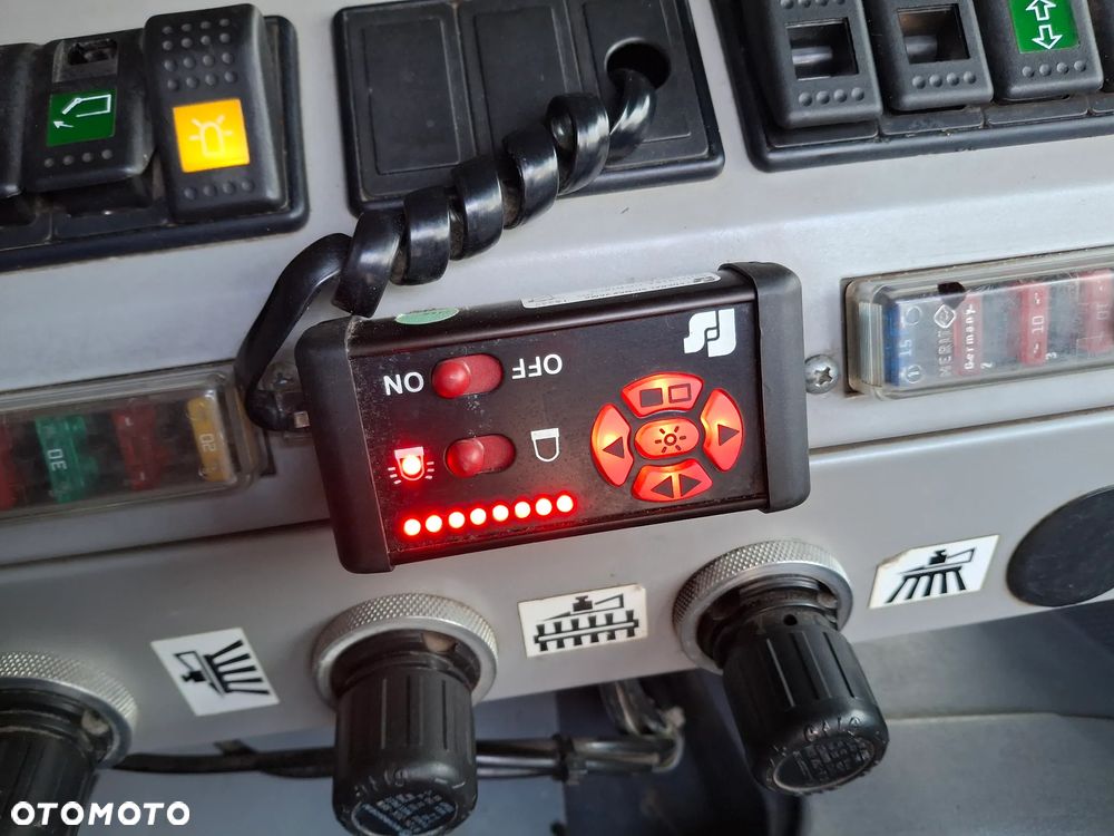 Scania 94G Zamiatarka Uliczna Bucher 2 Silniki Odchwaszczarka Szczotki L/R Specjalny - 26