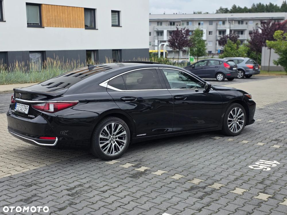 Lexus ES 300h Business Edition + - 11