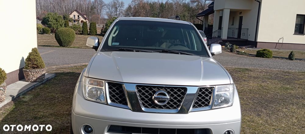 Nissan Pathfinder 2.5 D SE - 1