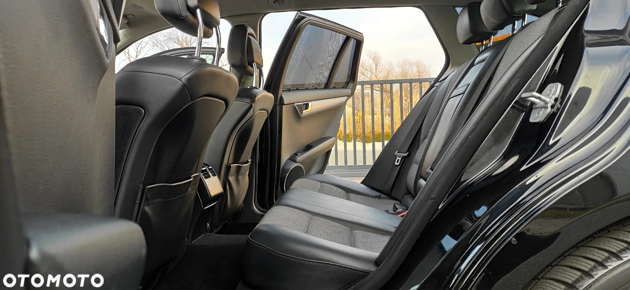 Mercedes-Benz Klasa C 180 T CGI Automatik BlueEFFICIENCY Avantgarde - 21