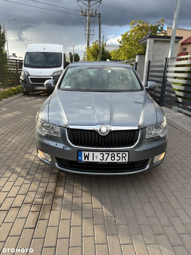 Skoda Superb 2011 photo 2