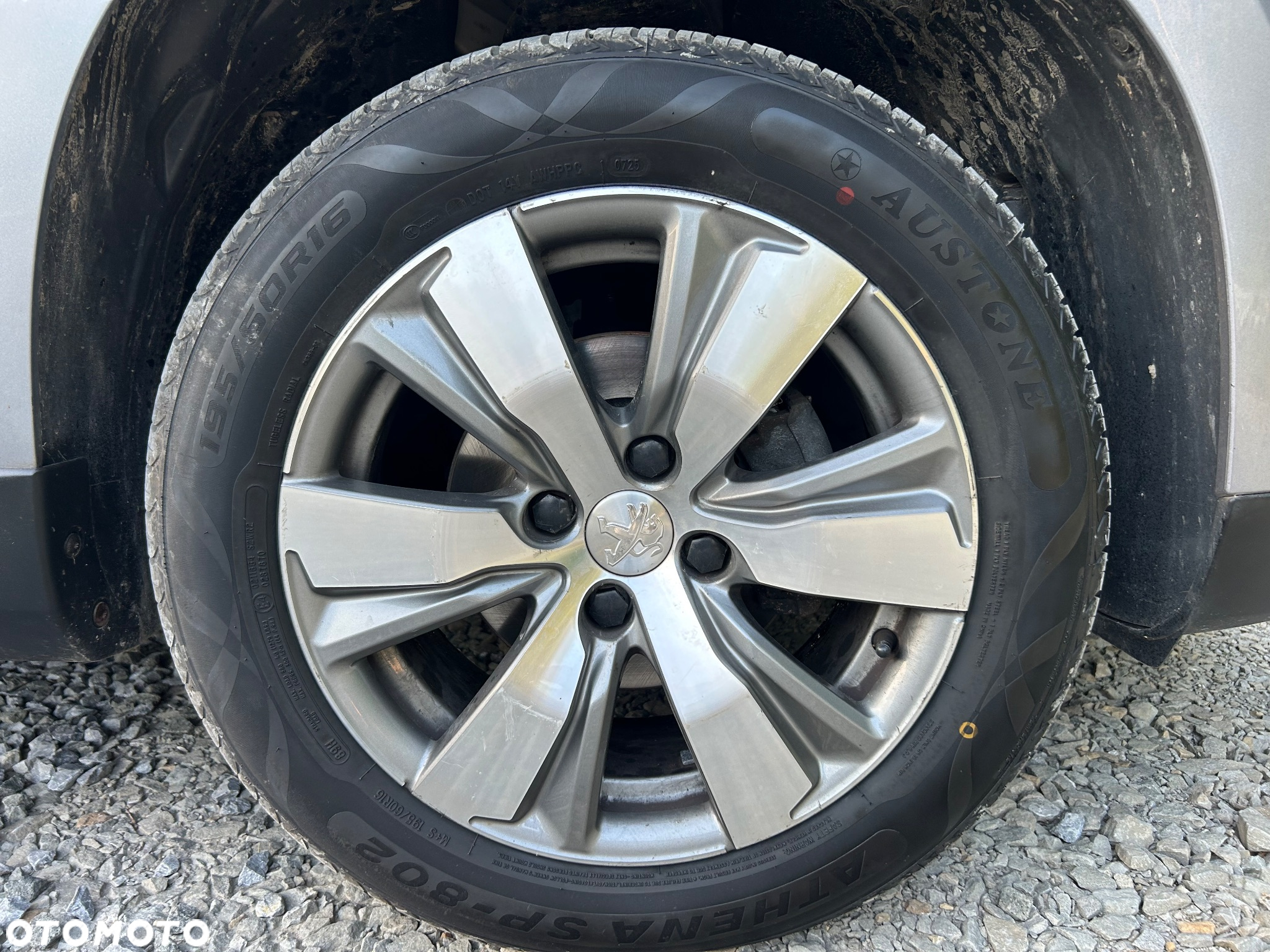 Peugeot 2008 1.6 BlueHDi Allure S&S - 34