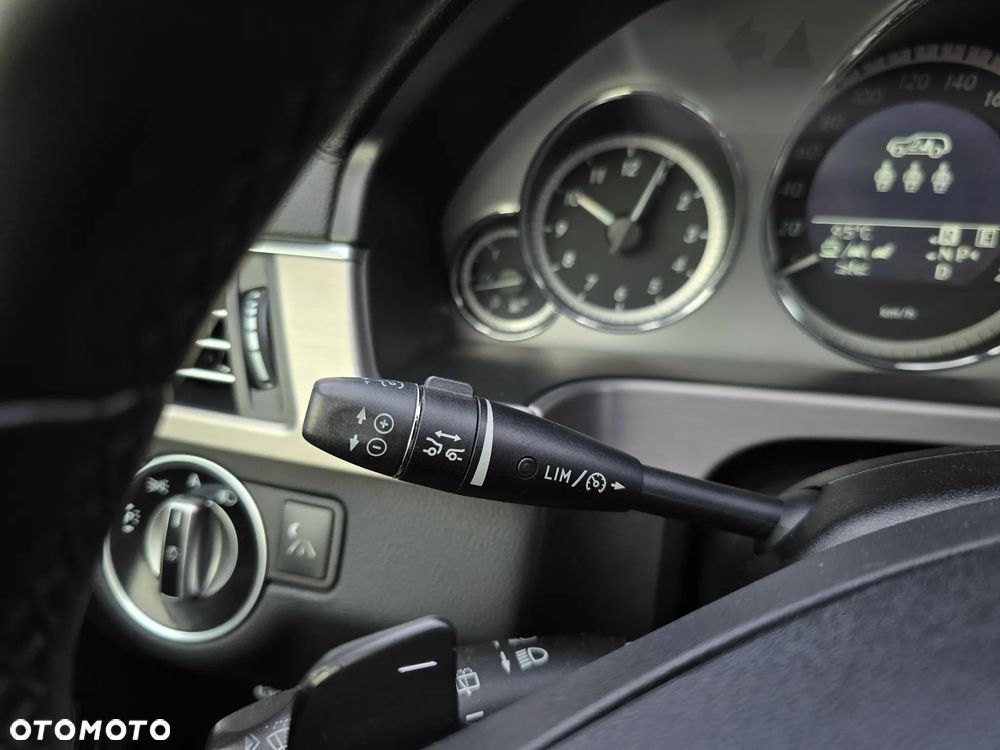 Mercedes-Benz Klasa E 350 CDI DPF 4Matic BlueEFFICIENCY 7G-TRONIC Avantgarde - 39