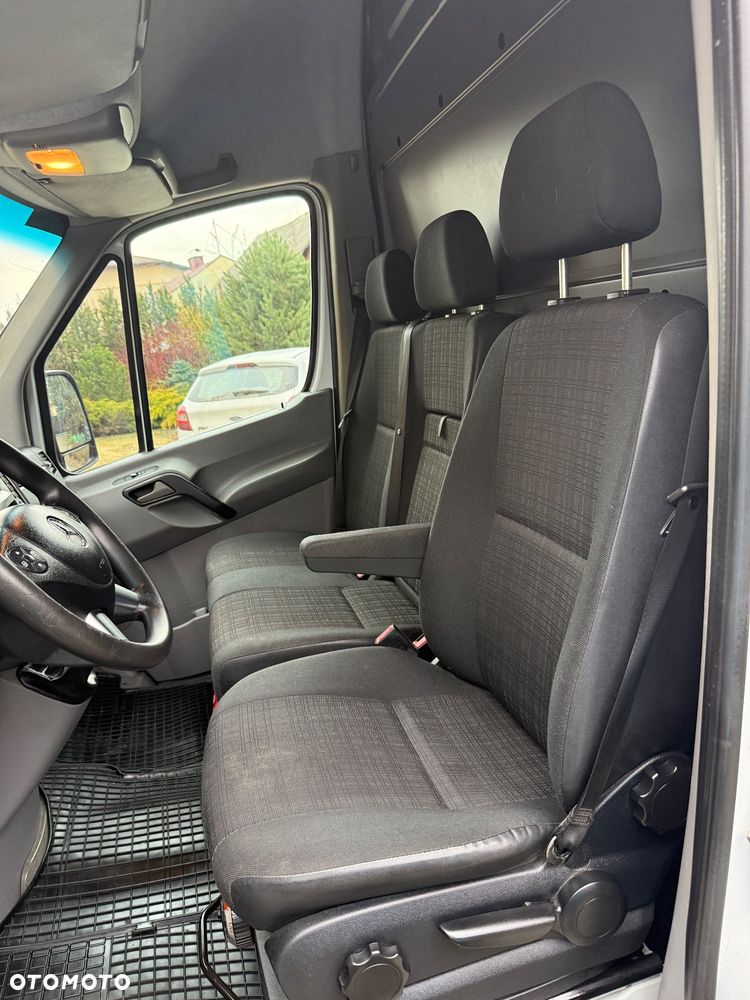 Mercedes-Benz Sprinter 319 - 13