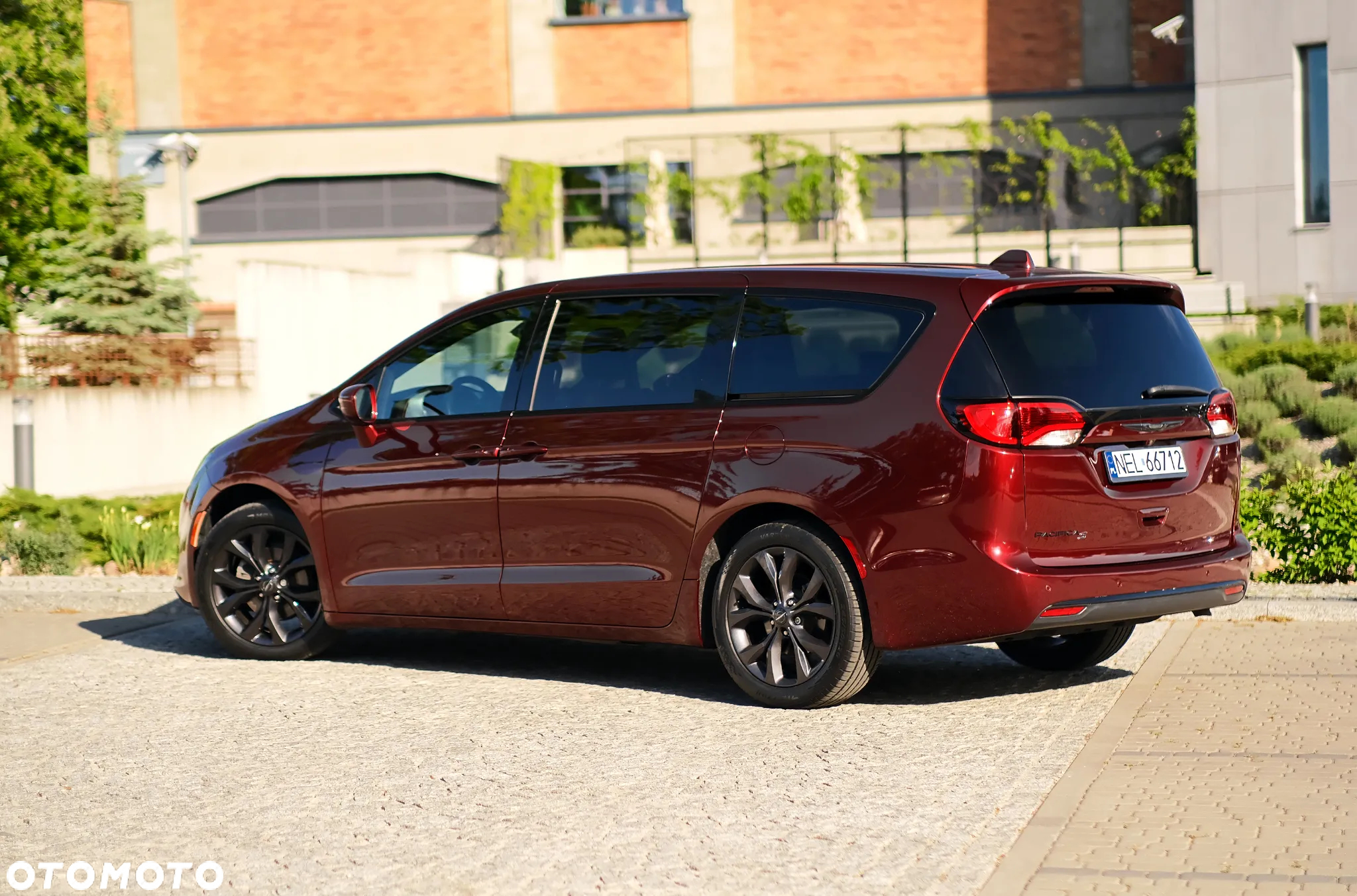 Chrysler Pacifica - 11