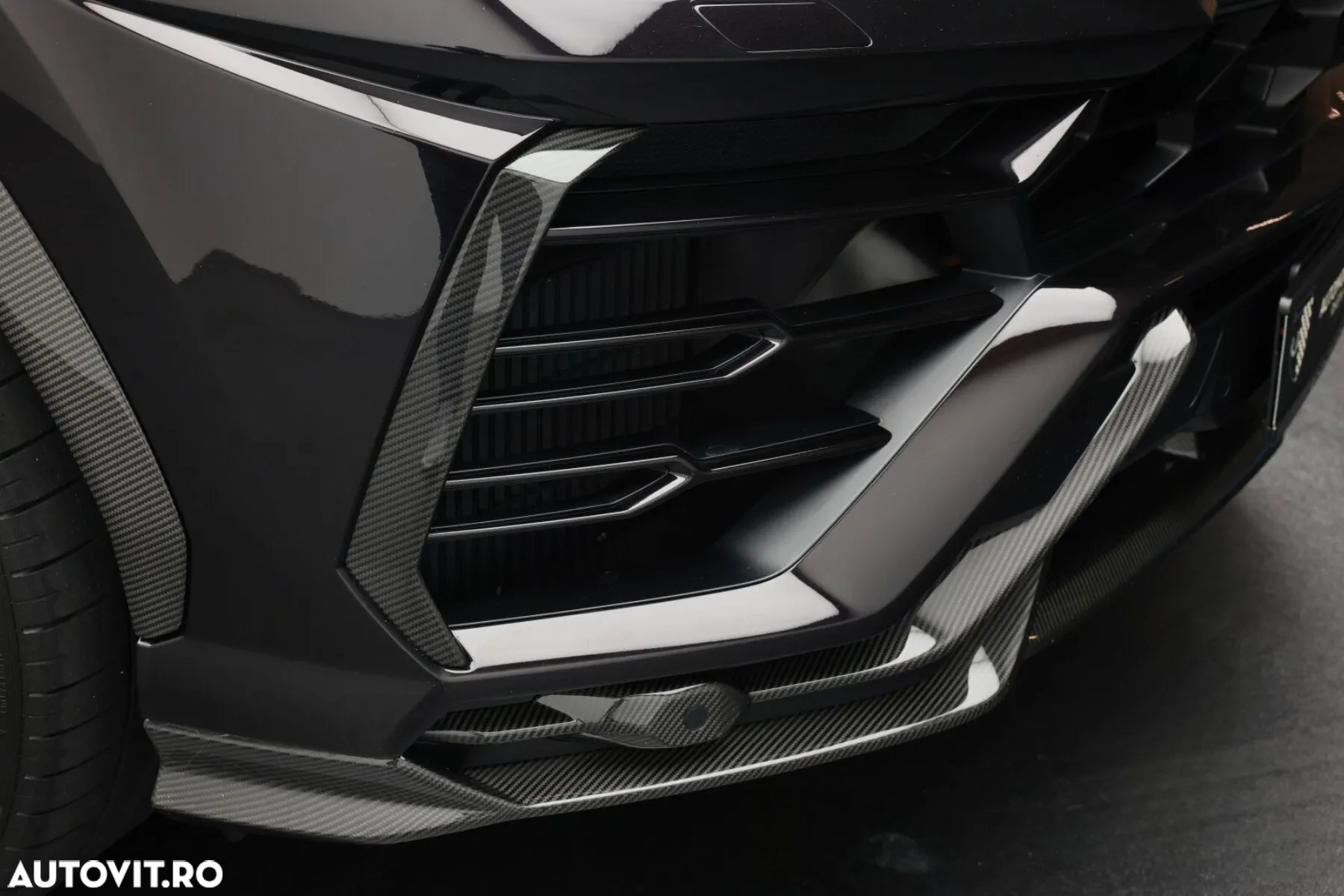 Lamborghini URUS Standard - 18