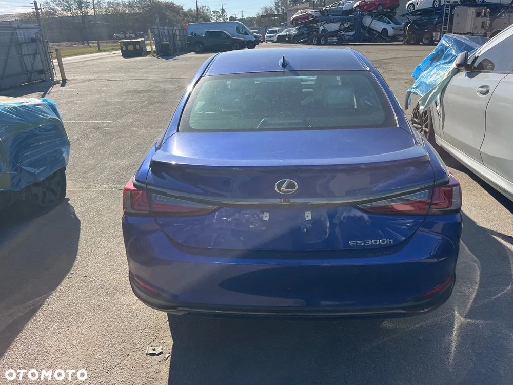 Lexus ES 300h F Sport - 11
