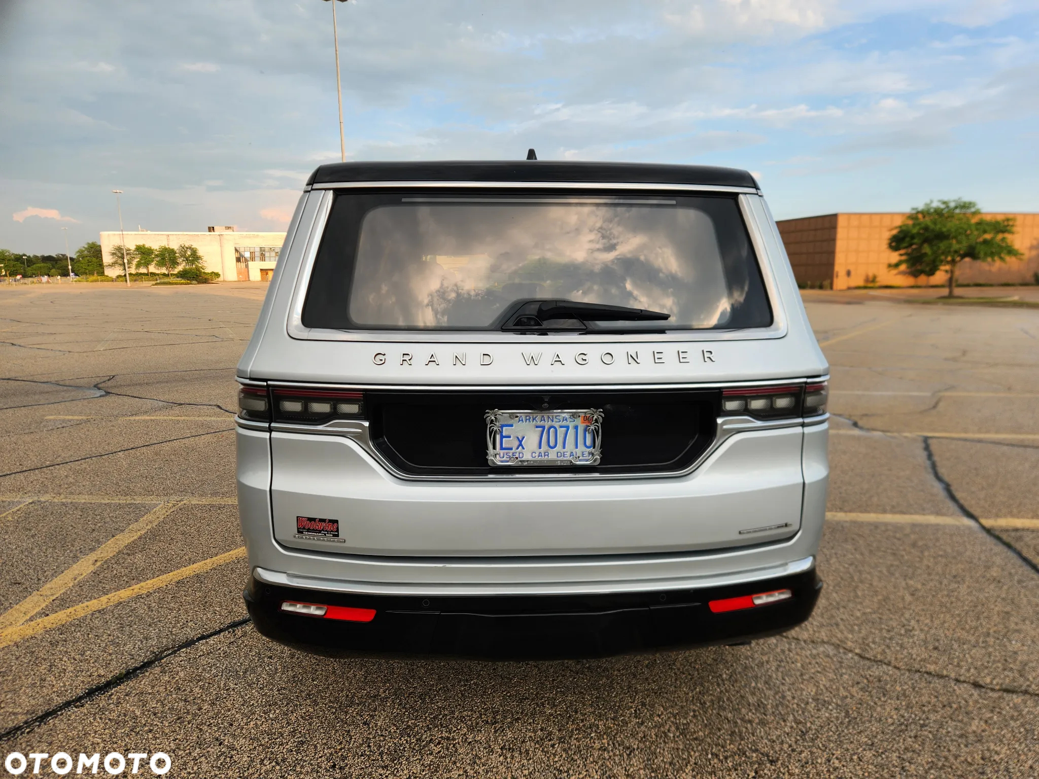 Jeep Grand Wagoneer - 6