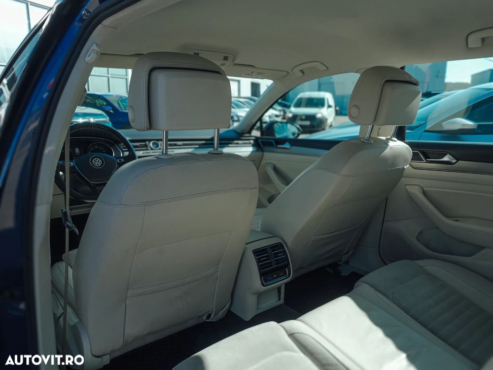 Volkswagen Passat 2.0 TDI DSG 4Motion Highline - 12