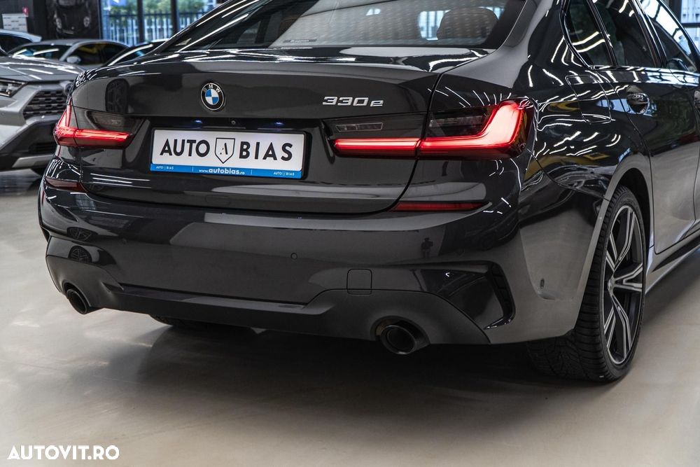 BMW Seria 3 330e Aut. M Sport - 14