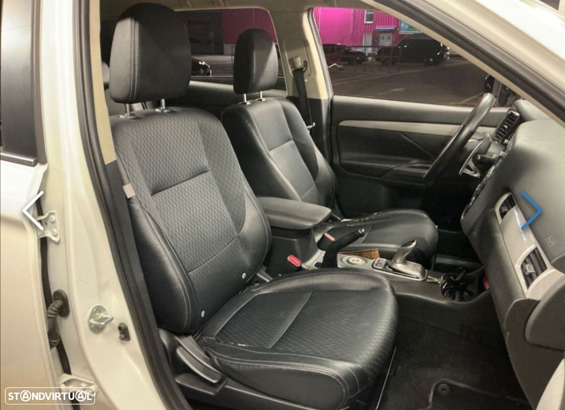 Mitsubishi Outlander 2.0 4WD Plug-In Hybrid - 9
