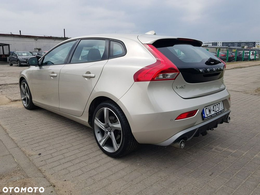Volvo V40 T2 Momentum - 7