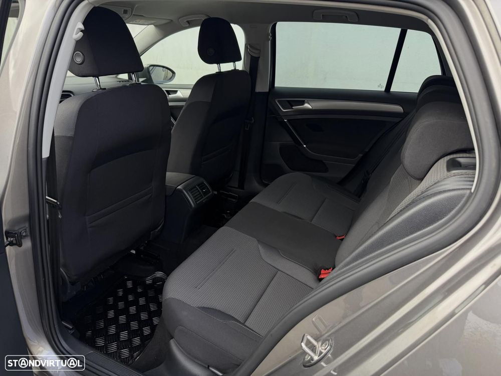 VW Golf 1.6 TDi BlueMotion Confortline - 12