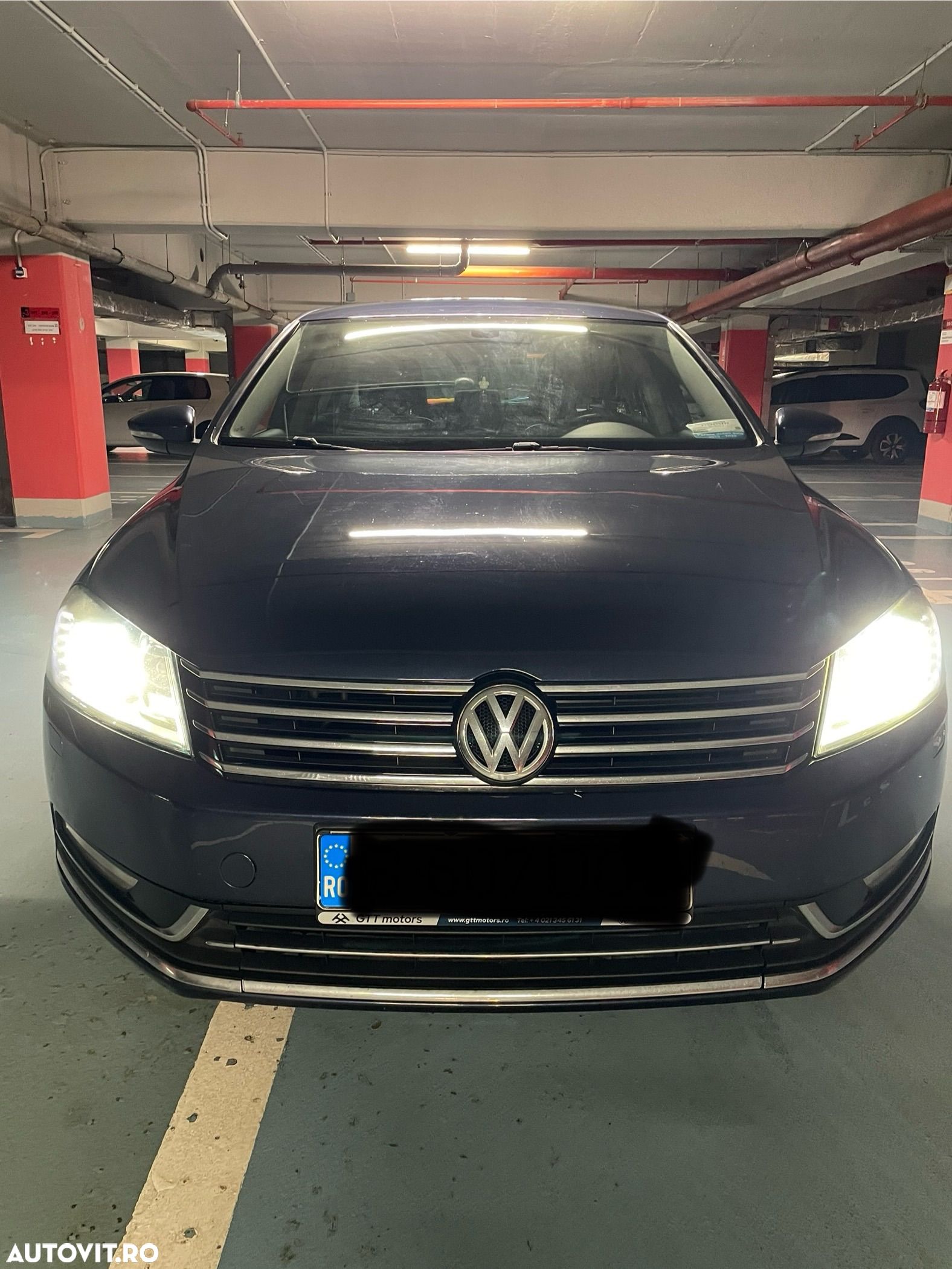 Volkswagen Passat - 1