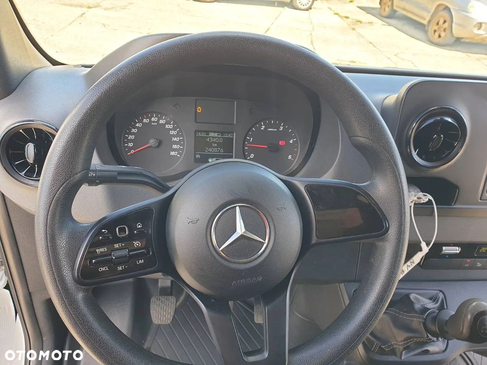 Mercedes-Benz Sprinter 319 - 7