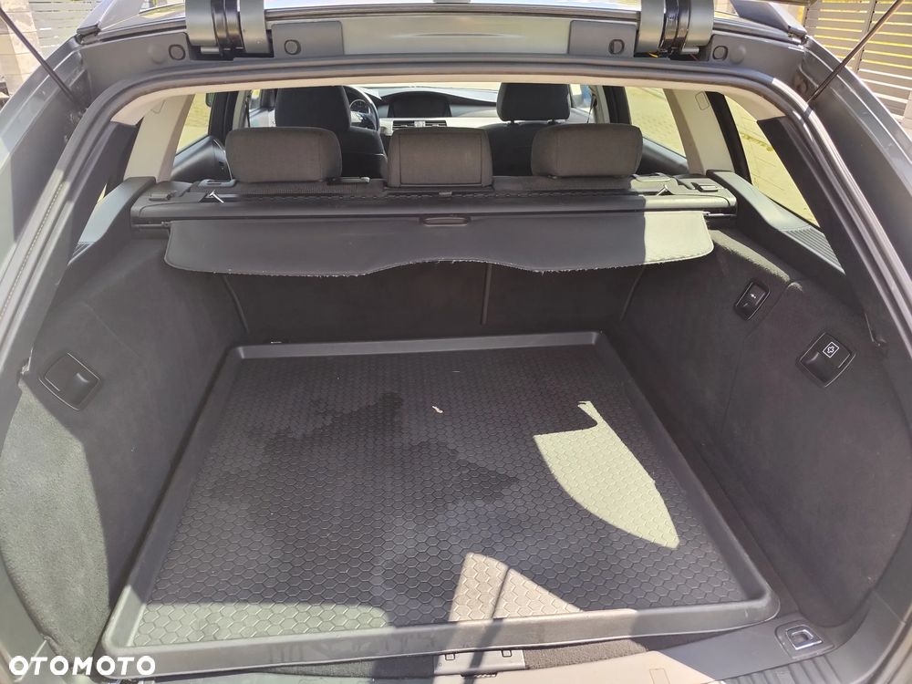 BMW Seria 5 525d - 12