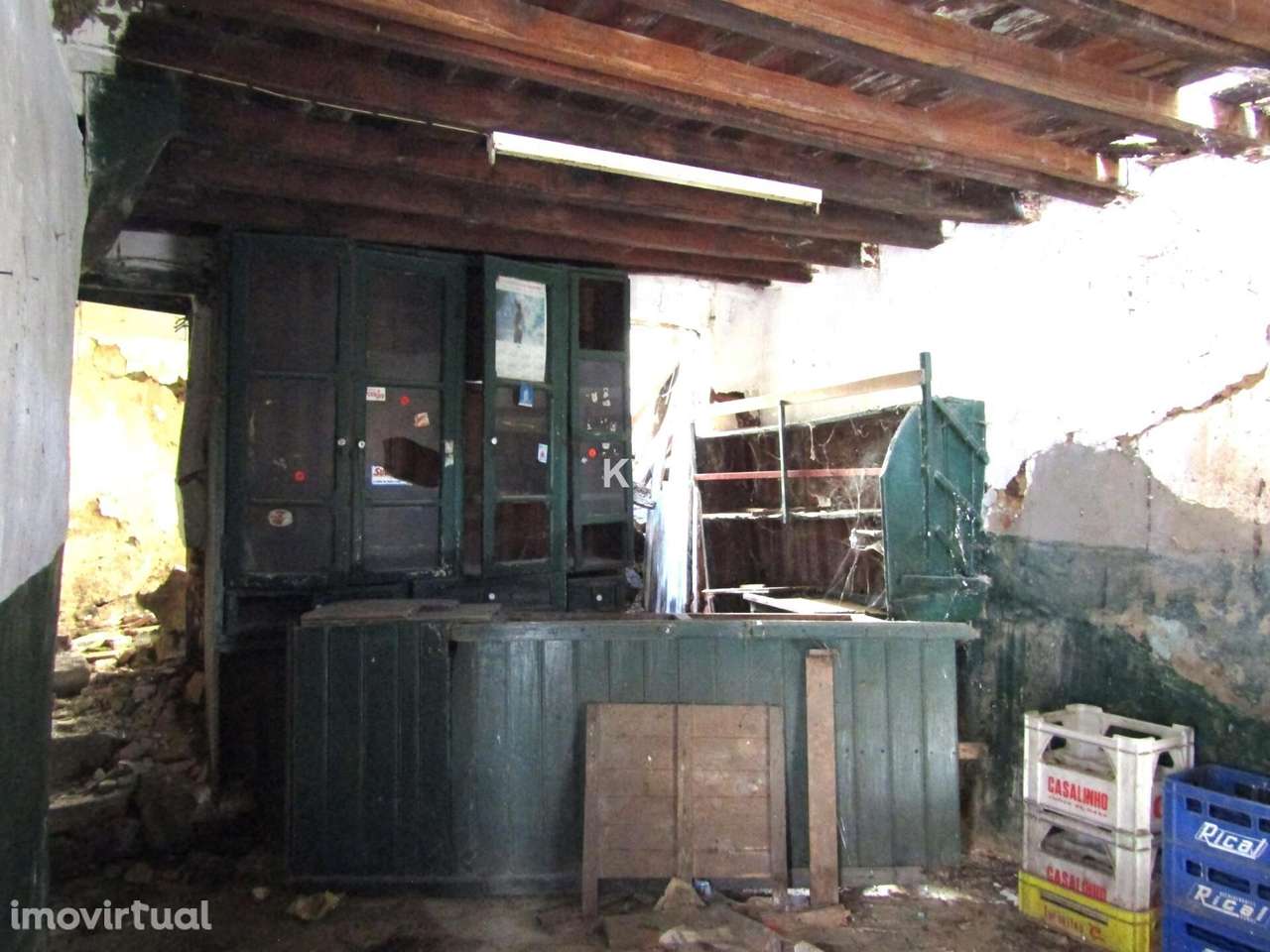 Casa de aldeia para recuperar com + - 100m2 área bruta - Grande imagem: 3/27