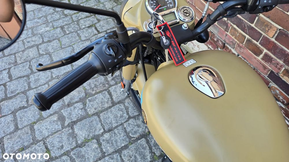 Royal Enfield Classic - 21