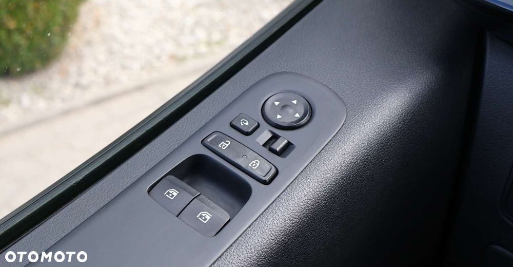 Hyundai Staria - 36