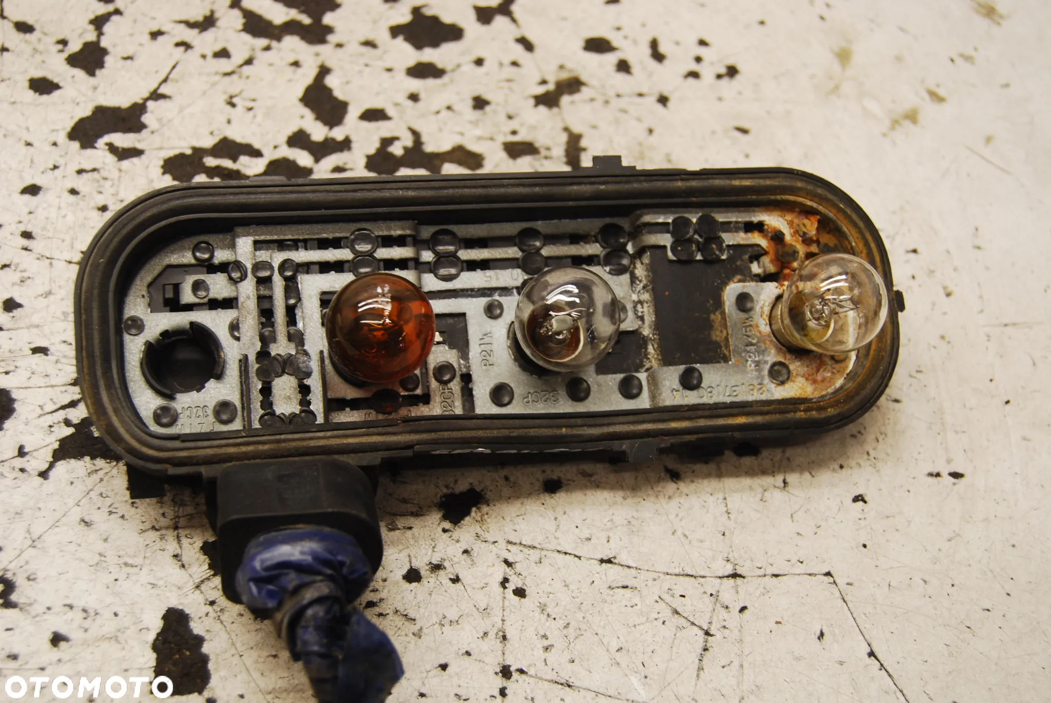 WKŁAD ŻARÓWKI LAMPY PRAWY TYŁ AUDI A4 B6 KOMBI 8E9945258 - 5