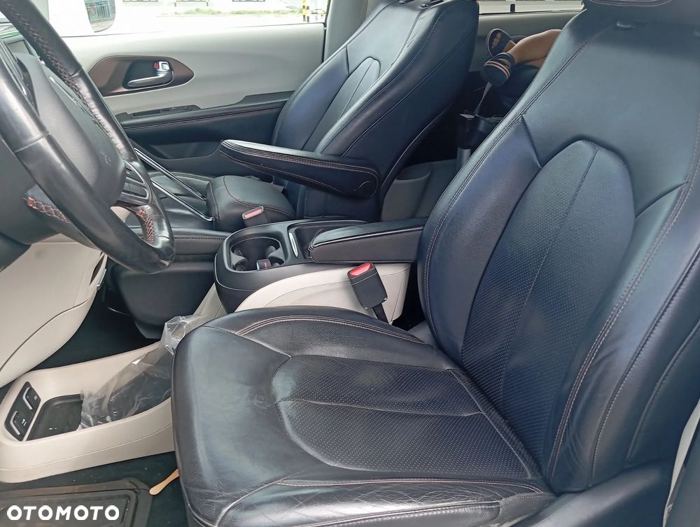 Chrysler Pacifica - 19