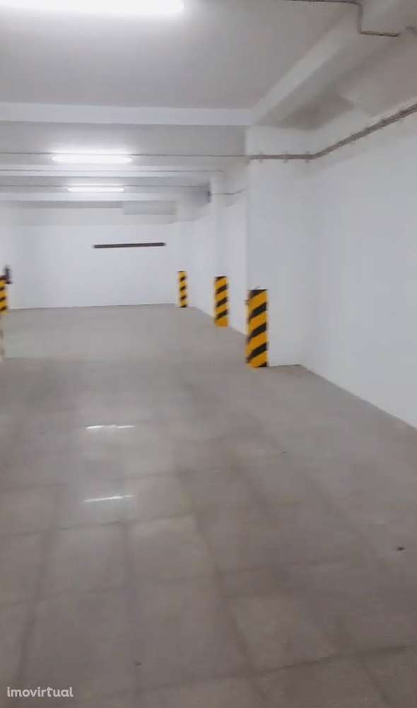 Armazém no centro de Barcelos - Grande imagem: 2/9