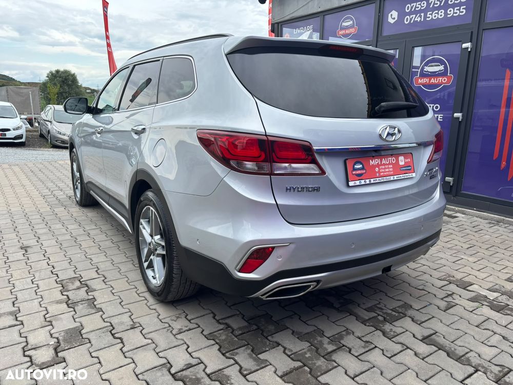 Hyundai Grand Santa Fe - 9