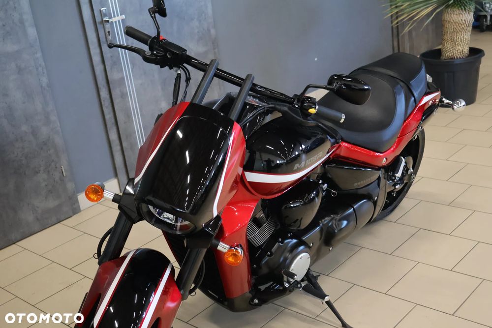 Suzuki Intruder - 18