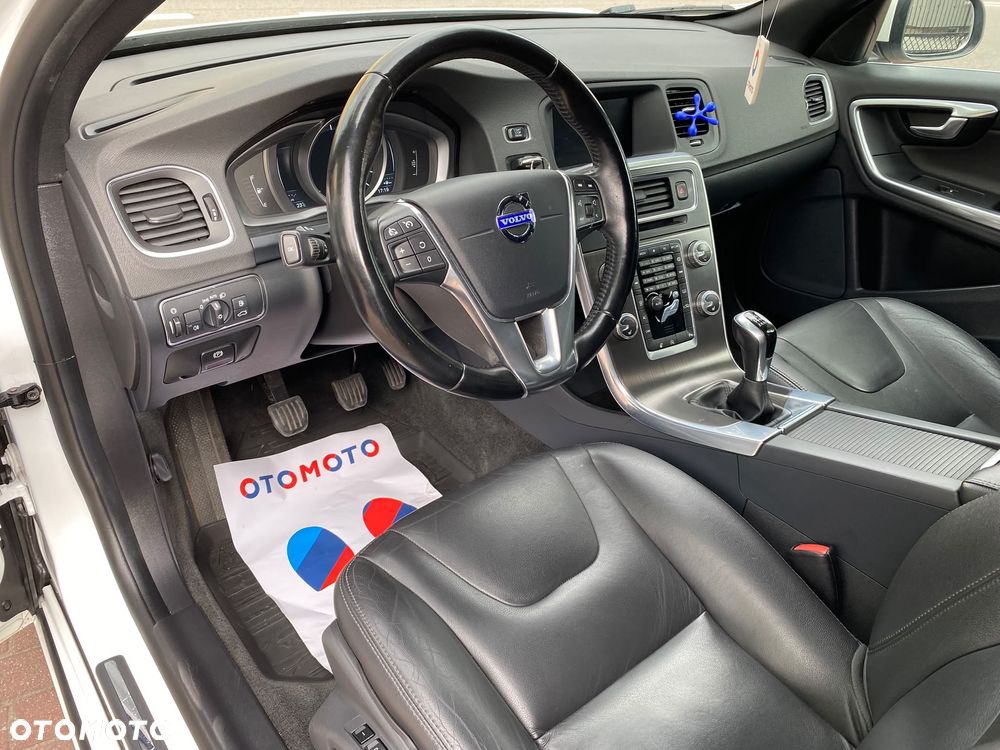 Volvo V60 D4 Momentum - 12