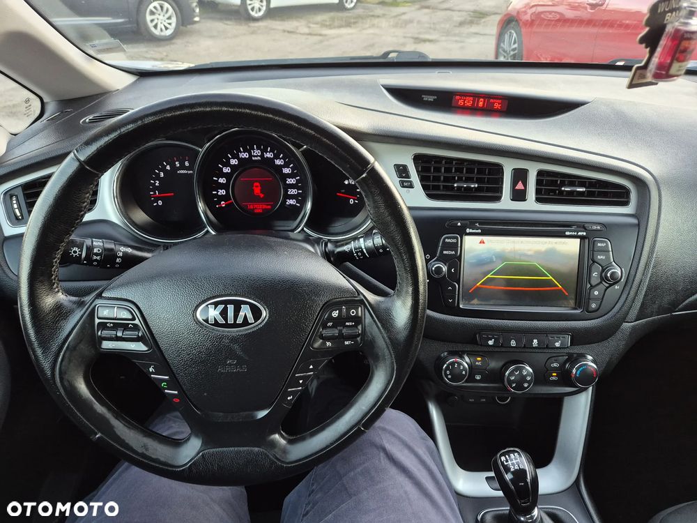 Kia Ceed 1.6 CRDi 128 Dream-Team Edition - 24
